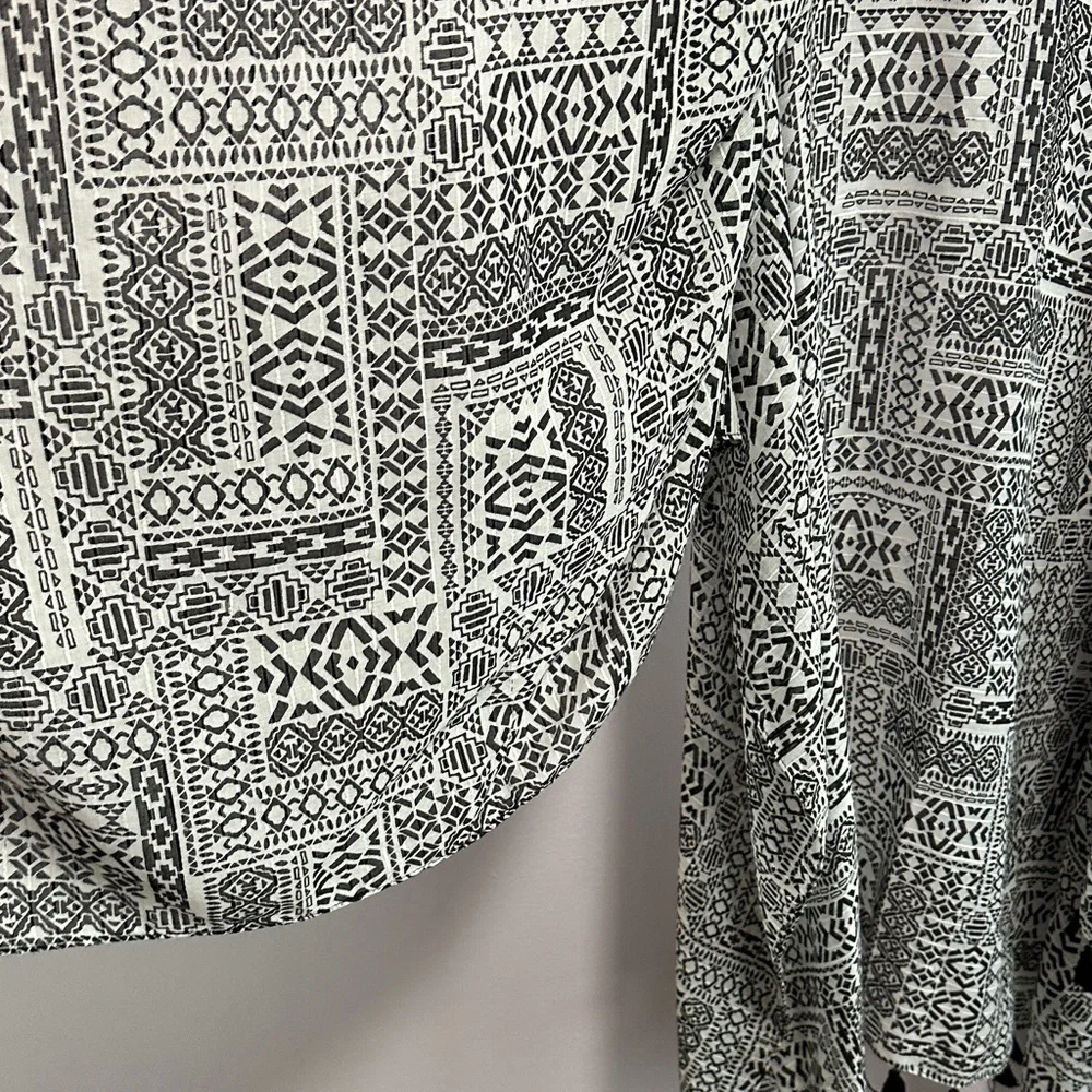Black & White Geometric Fringe Wrap Scarf